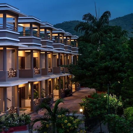 Araliayas Resort & Spa Ουνταϊπούρ Εξωτερικό φωτογραφία