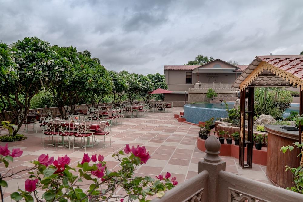 Araliayas Resort & Spa Ουνταϊπούρ Εξωτερικό φωτογραφία