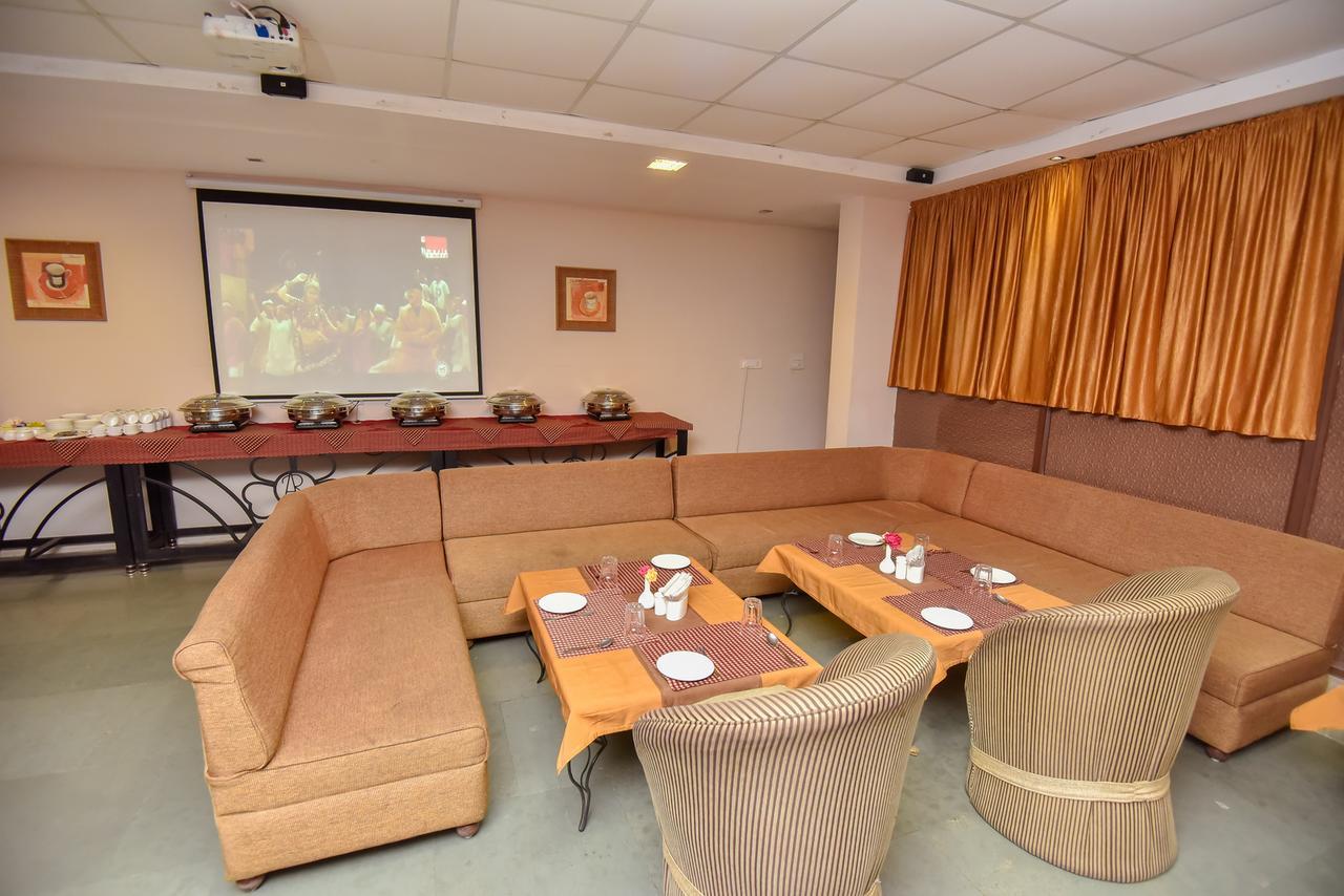 Araliayas Resort & Spa Ουνταϊπούρ Εξωτερικό φωτογραφία