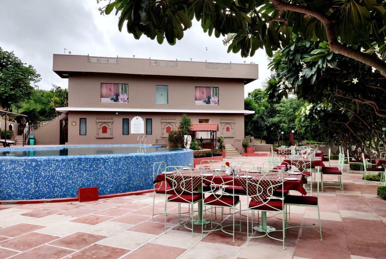 Araliayas Resort & Spa Ουνταϊπούρ Εξωτερικό φωτογραφία